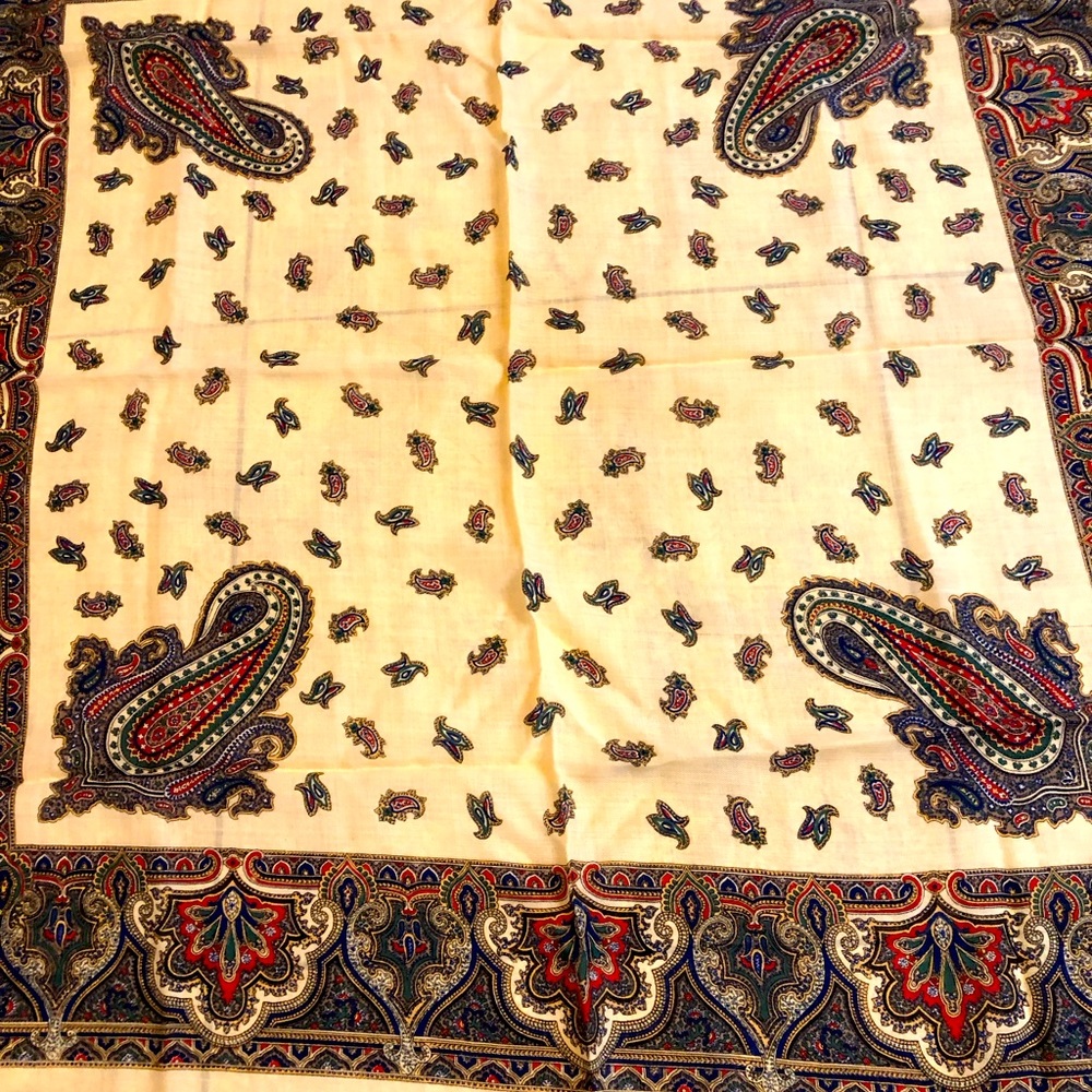 👑 Vintage Multicolor Paisley Scarf 👑